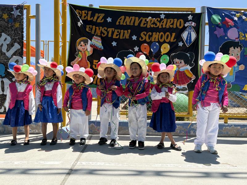 Estudiantes en el aniversario